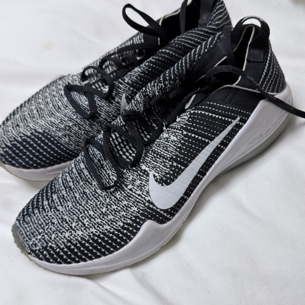 Nike Zoom Live - Authentic sneakers US 6.5 / EU 37.5